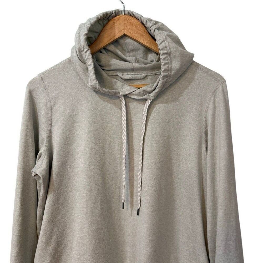 Vuori Halo Essential Hoodie Womens Light Heather Gray M Lightweight Pullover - Picture 3 of 9